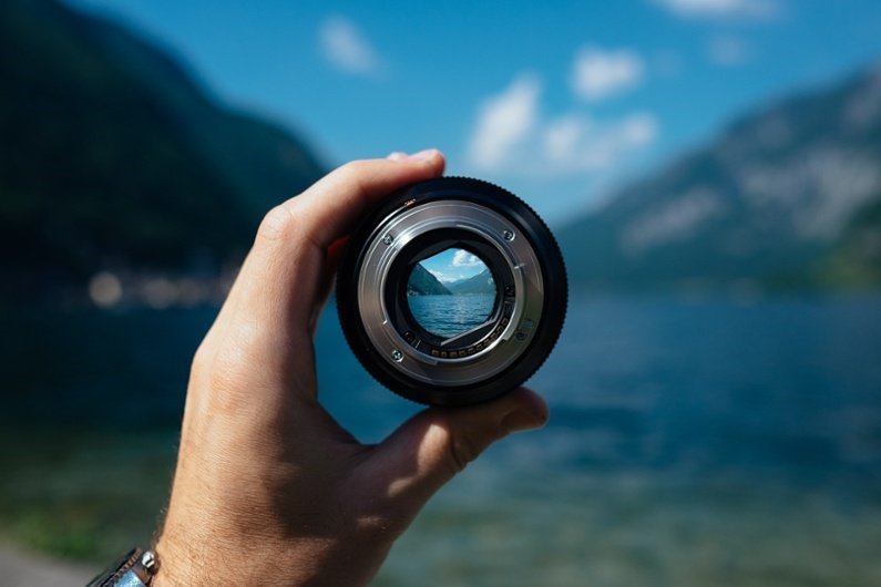 Lens focused on the horizon, symbolizing clarity in user experience evaluation.