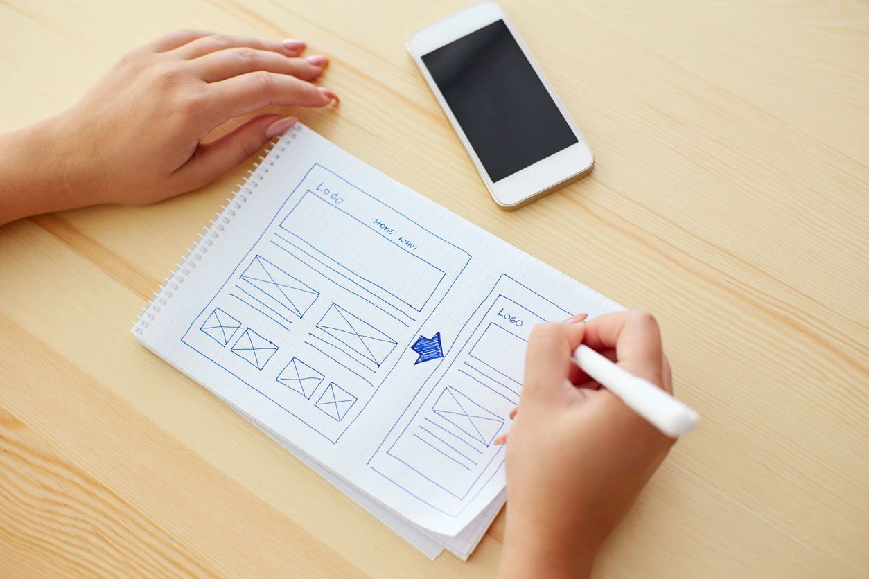 Comparison of desktop and mobile design showing how to adapt a website for different devices.